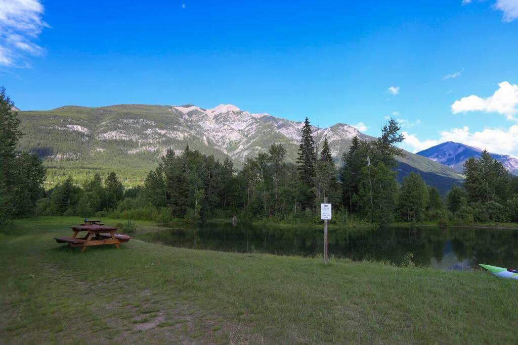 Golden Riverfront Campground Hotel Buitenkant foto