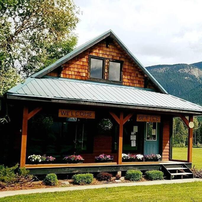 Golden Riverfront Campground Hotel Buitenkant foto