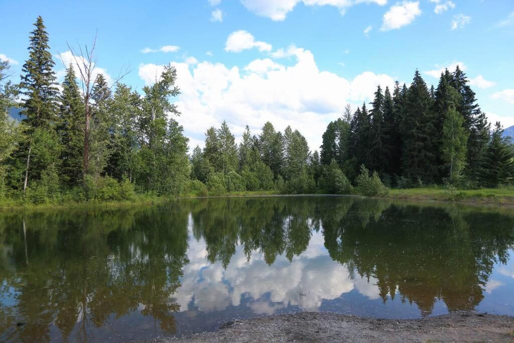 Golden Riverfront Campground Hotel Buitenkant foto